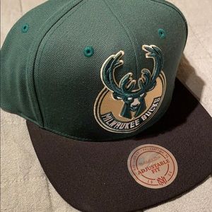 Mitchell and Ness Milwaukee Bucks SnapBack